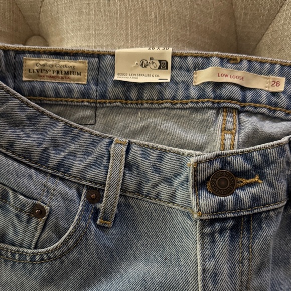 Levi's Women’s Low Loose straight leg jeans. NWT 26x30 - Picture 8 of 9